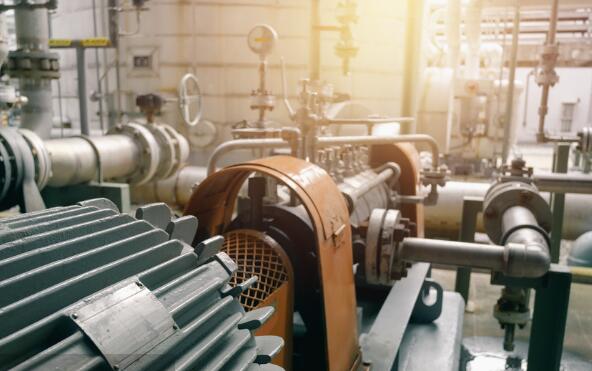 單相電機(jī)里電容的作用是什么？